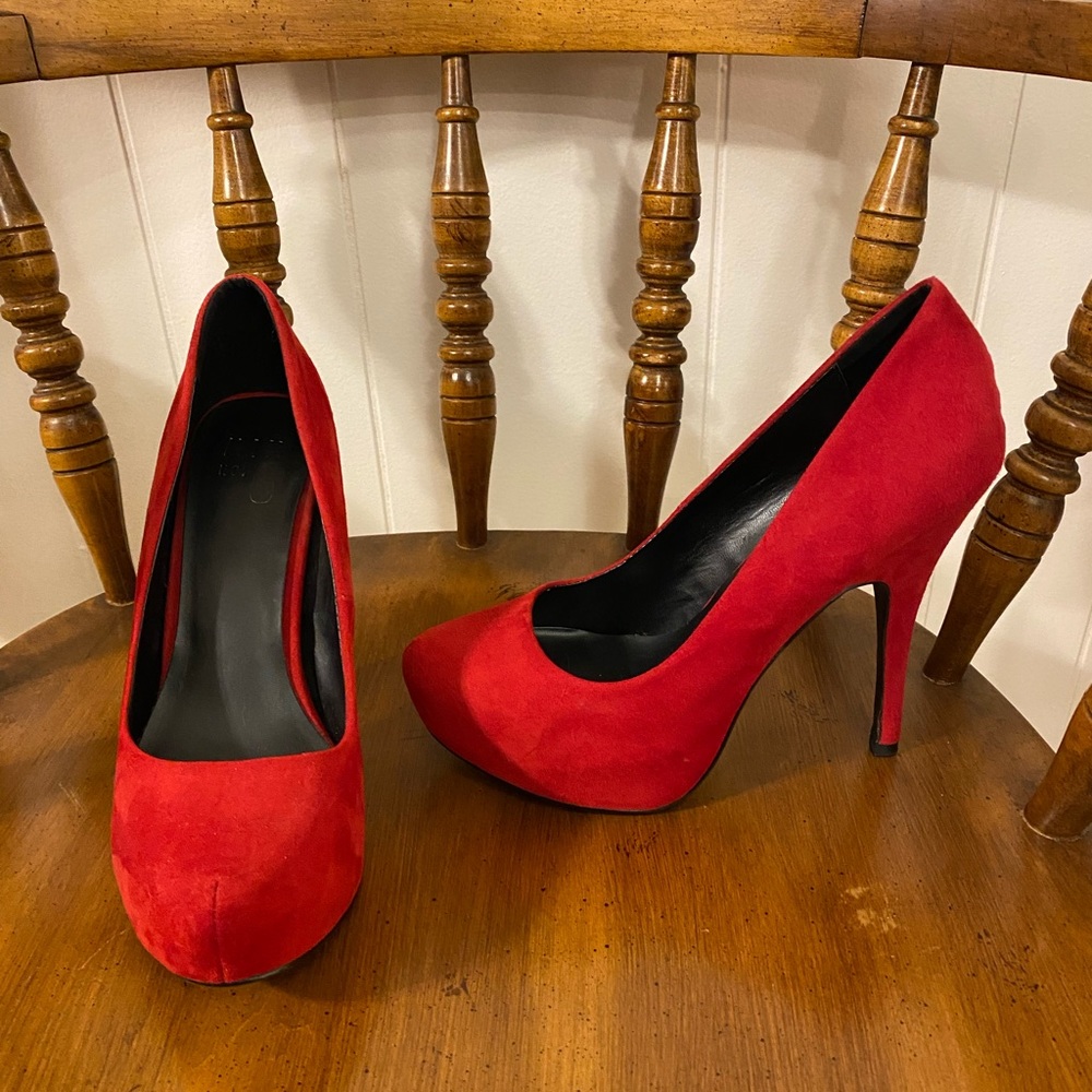 Size 9 Red heels